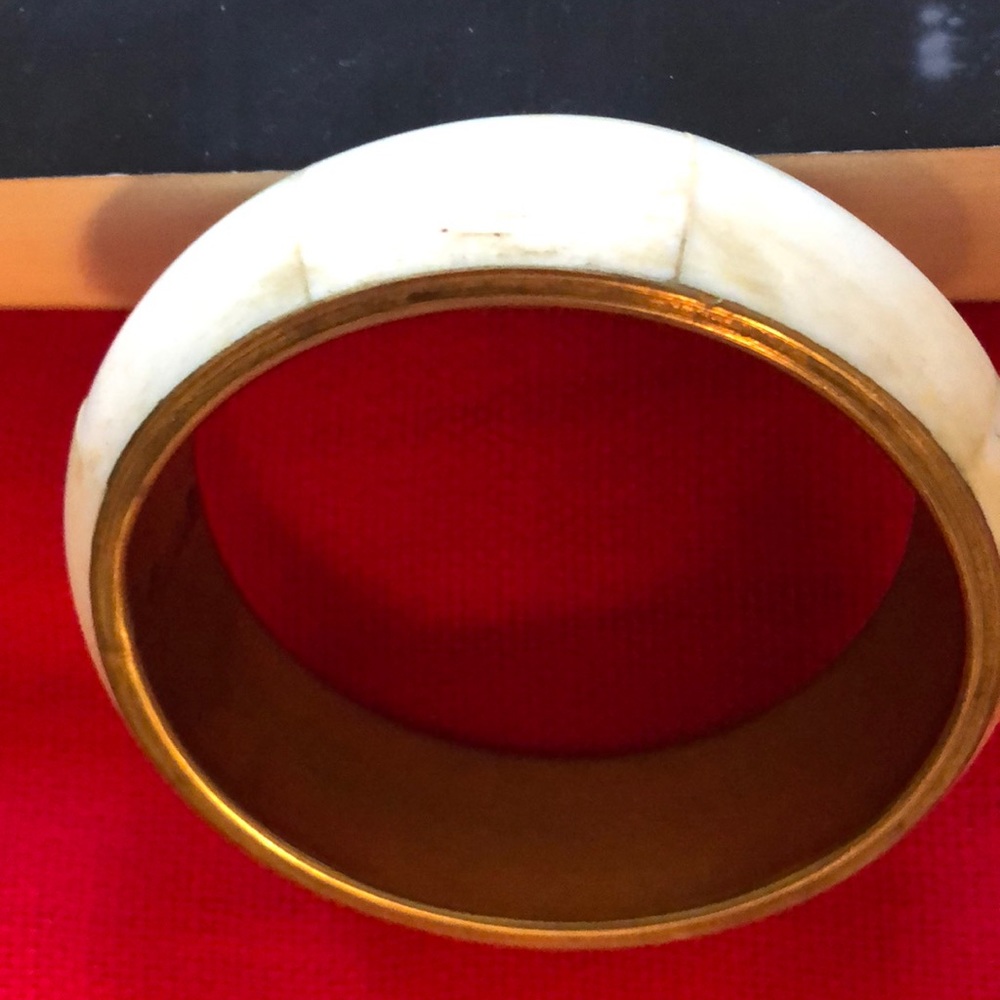 Attractive cream colored bangle